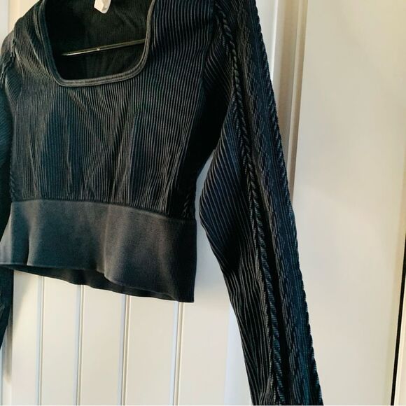 Aerie Offline Black Sidewalk Seamless Ribbed Long Sleeve Cropped Top | Medium - Picture 2 of 5